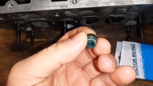 какие признаки указывают на износ маслосьемных колпачков