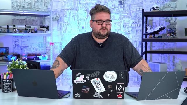 MacBook Versus ZenBook! Který Ultrabook Je Lepší?