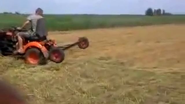 Уборка сена переделанным мотоблоком смотреть онлайн