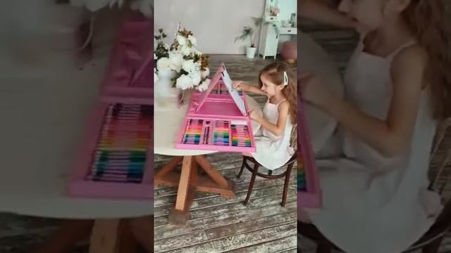 Набор юного художника с мольбертом 176 предметов смотреть онлайн