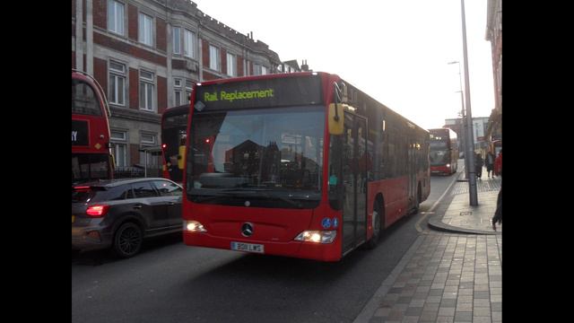 Mercedes Citaro ExLU RATP MCL5 & MCL30305 BD11LWS on the Southern RR Leaving Clapham Junction Stop смотреть онлайн