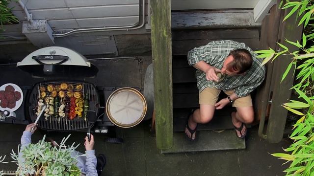 Friends couldn’t afford apartments. Bought the building instead смотреть онлайн