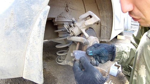 Замена задних тормозных колодок на HYUNDAI SOLARIS. Replacing The Rear Brake Pads On HYUNDAI SOLARI