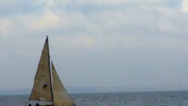 Парусная яхта в Днестровском лимане. Sailing yacht in the Dniester estuary. смотреть онлайн