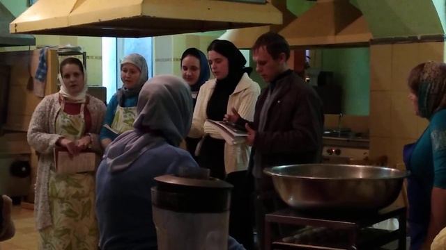 Колядка на Різдво в Почаївській кухні 2019р колядують поварки смотреть онлайн