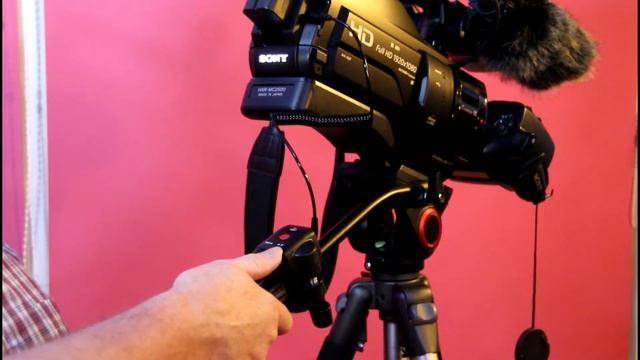 How to use a Sony HXR-MC2500 Camera. Record and zoom wired remote смотреть онлайн