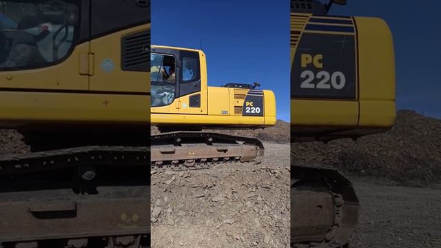 Экскаватор Komatsu PC220 гидромолот смотреть онлайн