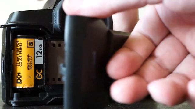 Загрузка пленки в любой Canon EOS (на примере Canon EOS 5000) смотреть онлайн