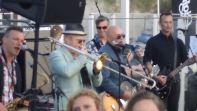 The Downbeat Detonators - The Wicked Man (Surfclub Noordwijk) смотреть онлайн