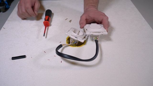 Установка розетки Стокгольм от EKF смотреть онлайн