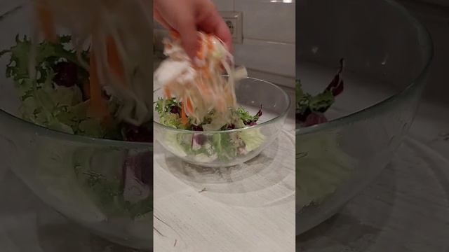 Бомбезные салаты. Эпизод 1: Тайский салат с говядиной | Thai beef salad #shorts #recipe смотреть онлайн