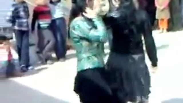 Девки отпад танцуют смотреть онлайн