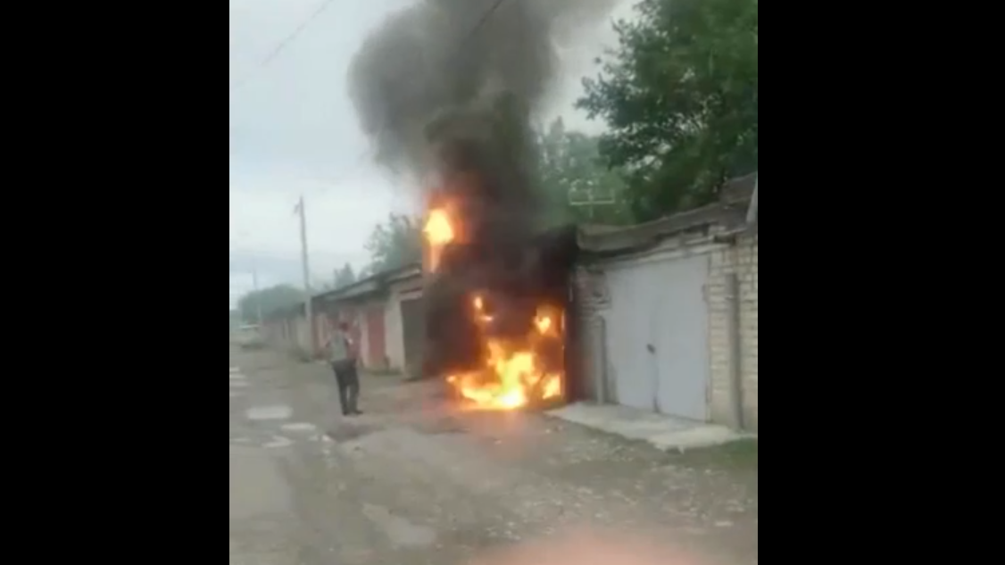 В гараже взорвался газ смотреть онлайн