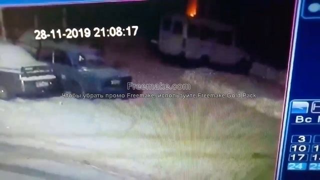 В Сыктывкаре неизвестные проткнули колеса автомобиля смотреть онлайн