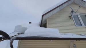 Лопата скребок для уборки снега с крыш.