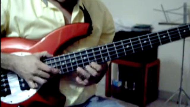 Edward Van Halen's "Eruption": Tapping section for bass смотреть онлайн