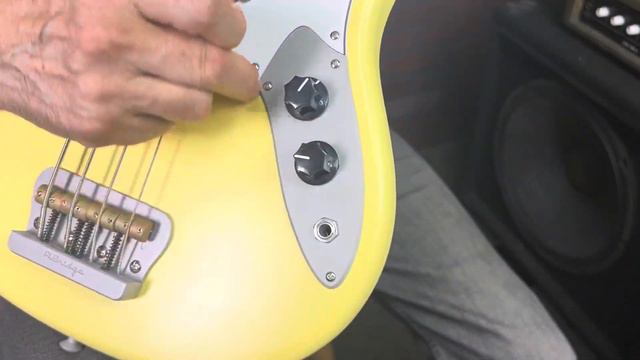 Fender Musicmaster style bass version by Woodcraft || AmpMaster 4 Bass short scale 30” смотреть онлайн