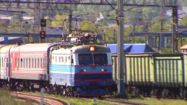 ЧС2К-682 с поездом "Анапа - Киров", станция Саранск-2 смотреть онлайн