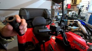 Как быстро и легко снять грипсы с руля квадроцикла и мотоцикла