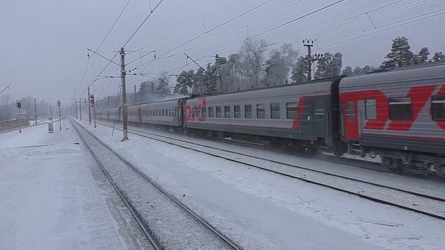 Электровоз ЭП2К-375 (ТЧЭ-6) с пассажирским поездом №392У Москва - Челябинск. смотреть онлайн