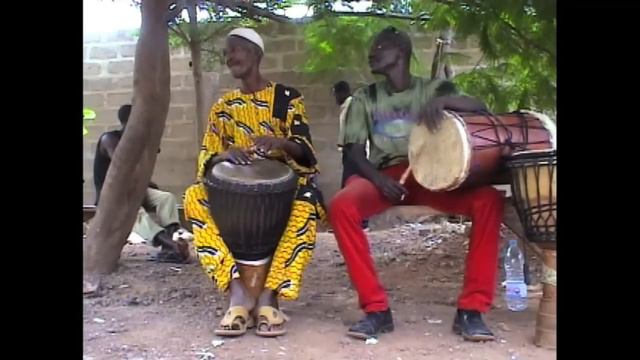 Djembe Grande Master Aruna Sidibe w/ Mali djembe great Brulye Dumbia: rare classic djembe footage смотреть онлайн