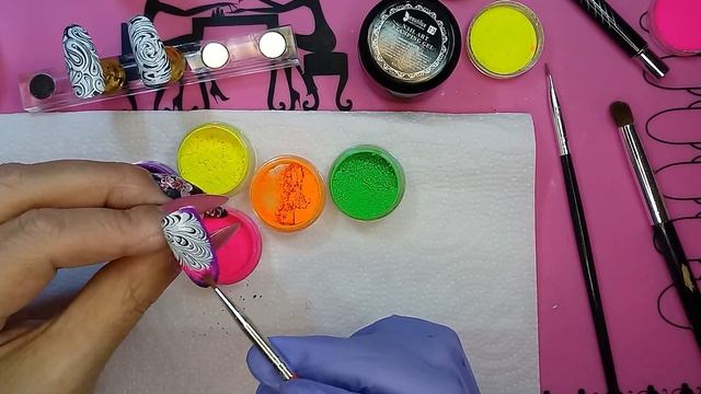 Стемпинг с неоновыми пигментами