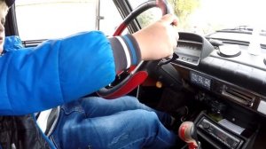 VLOG: УЧУ МЛАДШЕГО БРАТА ВОДИТЬ МАШИНУ ЖИГУЛИ !!!