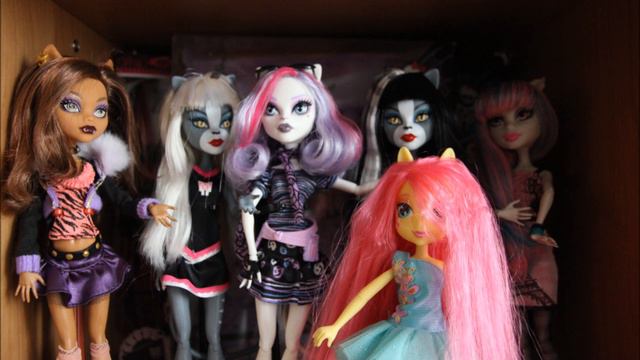 Клип Кетрин ДеМяу под песню Stop People смотреть онлайн