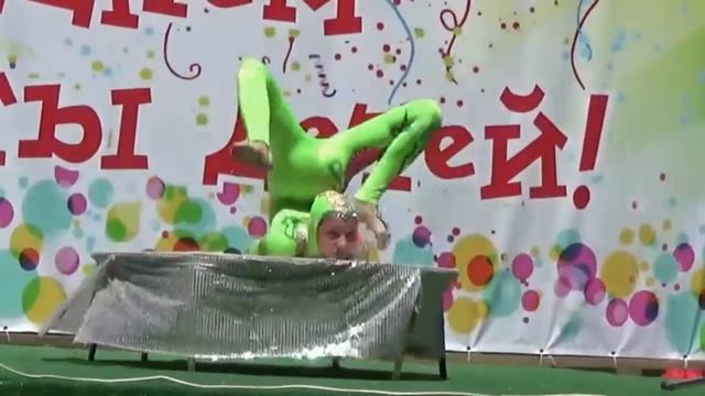 Такого вы еще не видели - супер Гибкая гимнастка. Гуттаперчевая девочка смотреть онлайн