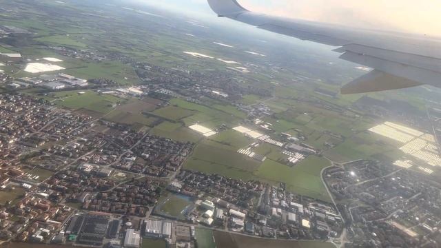 Ryanair takeoff from Milan Bergamo | Orio al Serio airport | Most scenic view of Italy смотреть онлайн