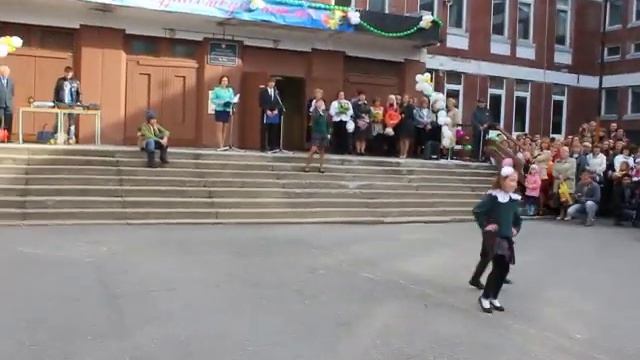 "Школа,школа двери распахни'(линейка в школе) смотреть онлайн