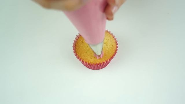 1M vs 2D - Comparing Piping Tips - Cupcake Piping Tip Techniques Tutorial смотреть онлайн