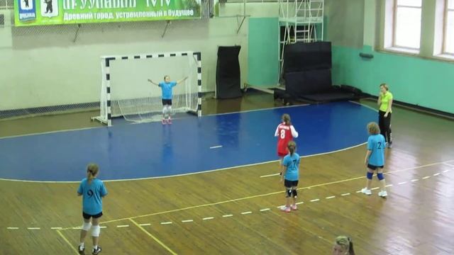 СШ 101 - Ярославль - ноябрь 2014 ( девочки ) - игра со старшими девочками 2002-2003 г.р.. смотреть онлайн