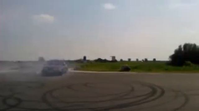 Ford sierra burnout revlimiter bouncing donuts смотреть онлайн