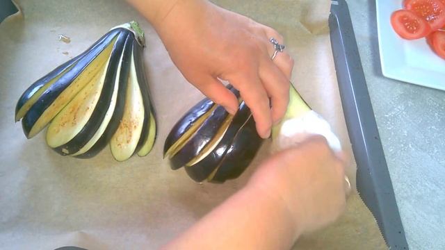 БАКЛАЖАНОВЫЙ веер для любителей Синеньких.БАКЛАЖАНЫ с курицей, помидорами и чесноком. Eggplant смотреть онлайн