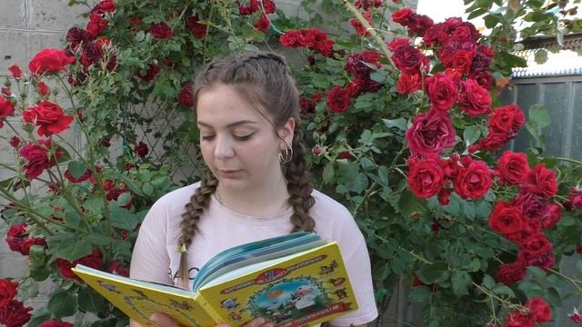 Читаю сказку Корнея Чуковского - Муха-Цокотуха смотреть онлайн