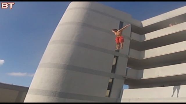 CRAZY JUMPING ROOF INTO POOL COMPILATION|BALCONING смотреть онлайн
