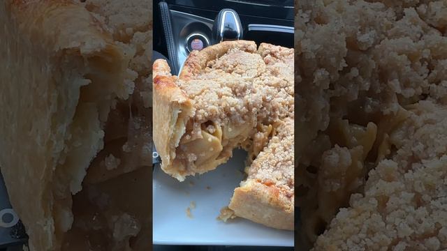 I Ordered The Most ICONIC Apple Pies Online.. ($400) смотреть онлайн