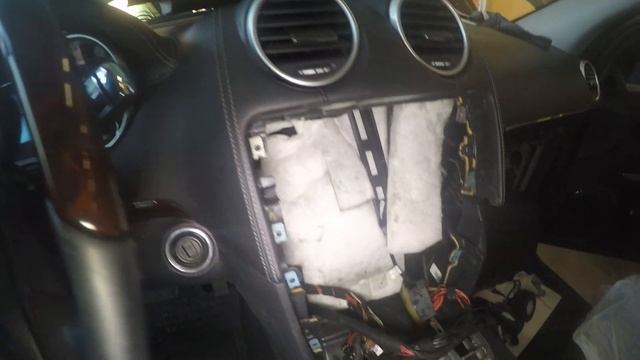 Защита от угона Mercedes GL 350 Пример разбора салона для скрытной установки смотреть онлайн