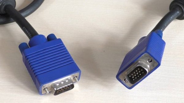 Растянутое изображение на экране монитора.Увеличены значки на рабочем столе