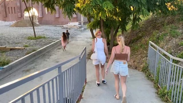Достопримечательности Большого Сочи/Тюльпановое дерево/Вечерний пляж #головинка #лазаревское #сочи смотреть онлайн