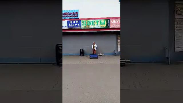 Хорошо играет на саксофоне международную военную песня смотреть онлайн