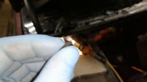 Toyota Avensis не открывается лючок топливного бака (РЕМОНТ)