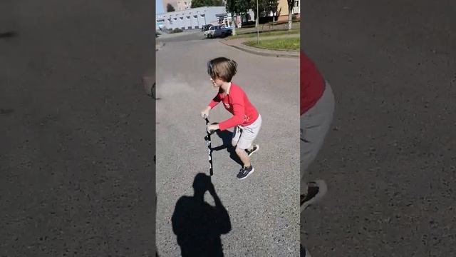 катаюсь без деки, трюковой самокат смотреть онлайн