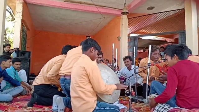 श्री कृष्ण मंडल खेड़ी महमूदाबाद हरदा, गायक ने गाना गाया कुछ अलग अंदाज में смотреть онлайн