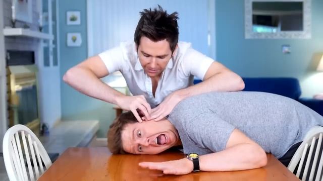 SPIDER IN EAR! смотреть онлайн