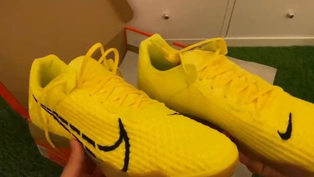 UNBOXING NIKE REACT GATO INDOOR COURT FOOTBALL SHOES OPTI YELLOW/GUM LIGHT BROWN/BLACK смотреть онлайн