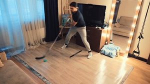 УПРАЖНЕНИЯ ДЛЯ ХОККЕИСТОВ! ДРИБЛИНГ С КЛЮШКОЙ В ДВИЖЕНИИ. ТРЕНИРУЕМСЯ ДОМА С GREEN BISCUIT.