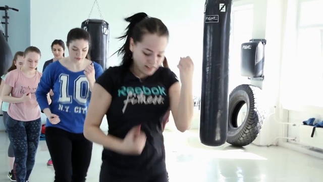 Мастер-класс по боксу с финалистами конкурса "Краса ИжГТУ 2018". Разминка, кардио смотреть онлайн