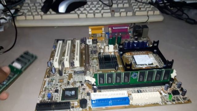 ESPECIFICAÇAO MOTHERBOARD SOCKET 478 VI35L смотреть онлайн